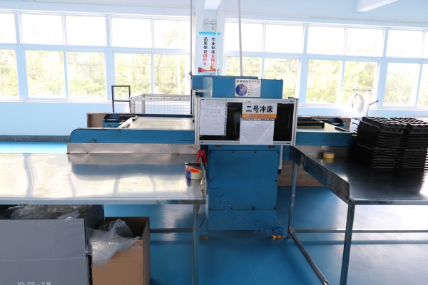 吸塑包(bao)裝生産車間