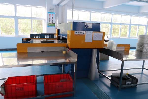吸塑包(bāo)裝生産車間