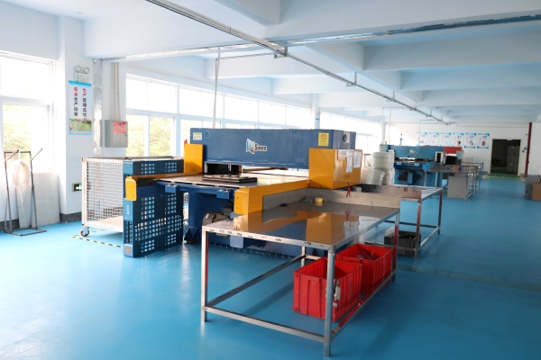 吸塑包(bāo)裝生産車(chē)間