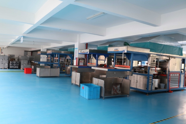 吸(xi)塑包裝生産車間(jian)