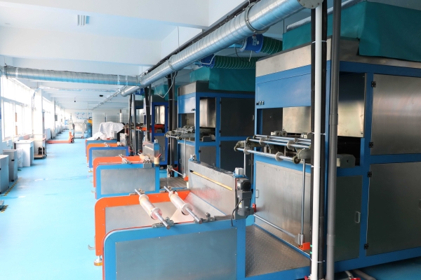 吸塑包(bāo)裝生産車間