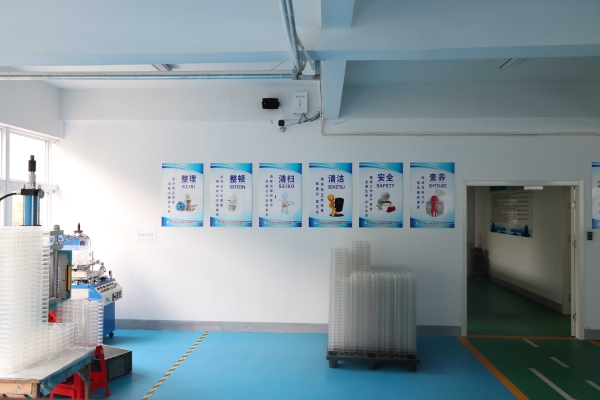 吸塑包(bao)裝生産車(che)間