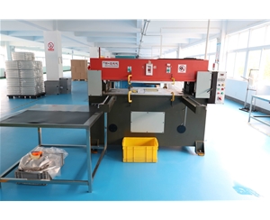 吸塑包裝(zhuāng)生産車間