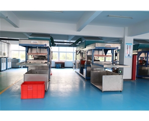 吸塑包(bāo)裝生産車間