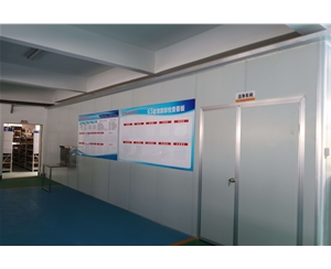 吸塑包裝生産(chǎn)車間