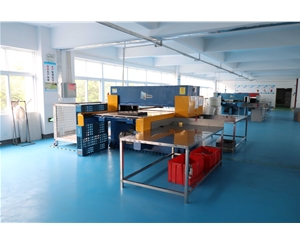 吸塑包(bāo)裝生産車間